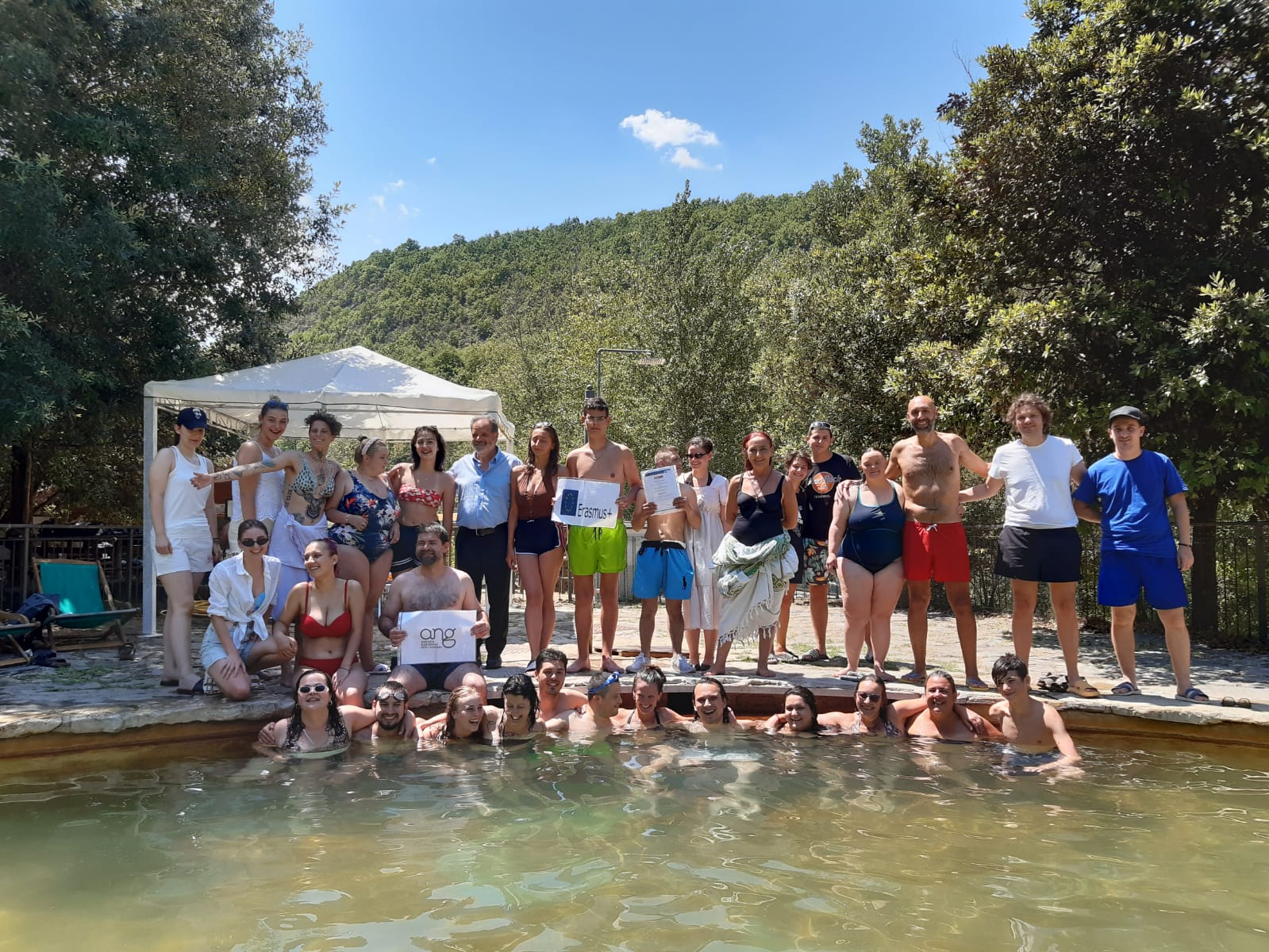 I ragazzi del progetto con passo lento e attento, tra limiti e confini, nel sentiero delle disabilità ospiti del comune di Parrano